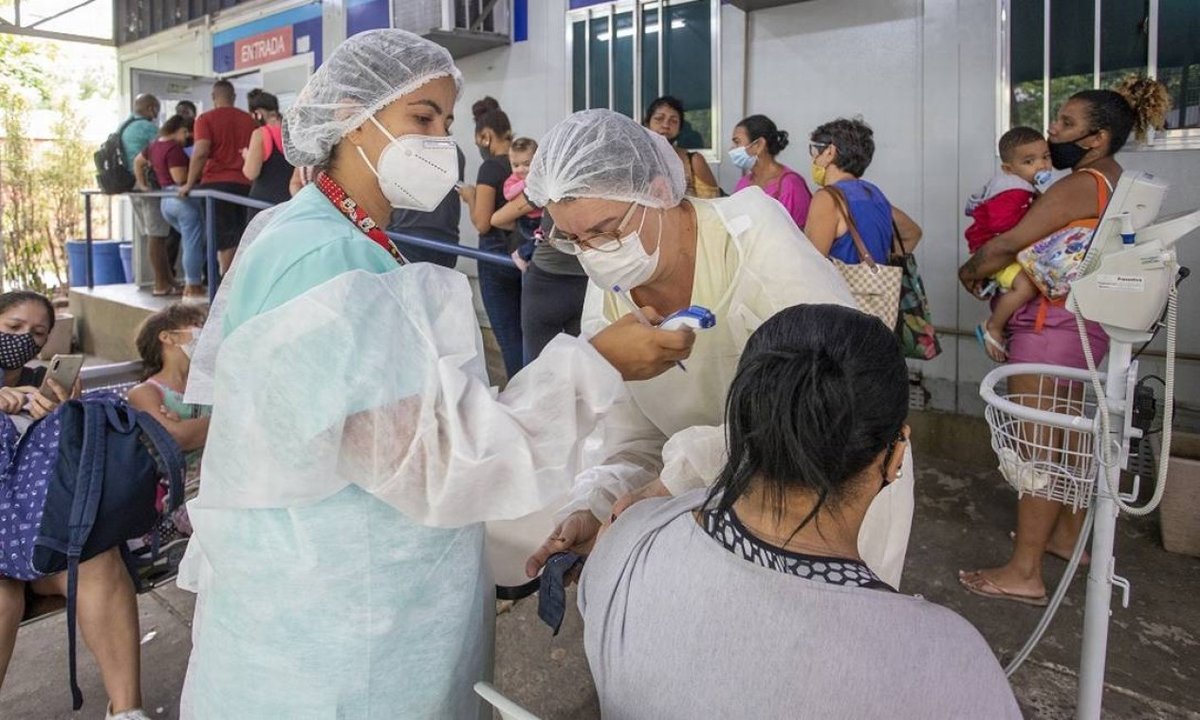 Atendimentos em UPAs estaduais sobem 429%, e capital fica sem vacina