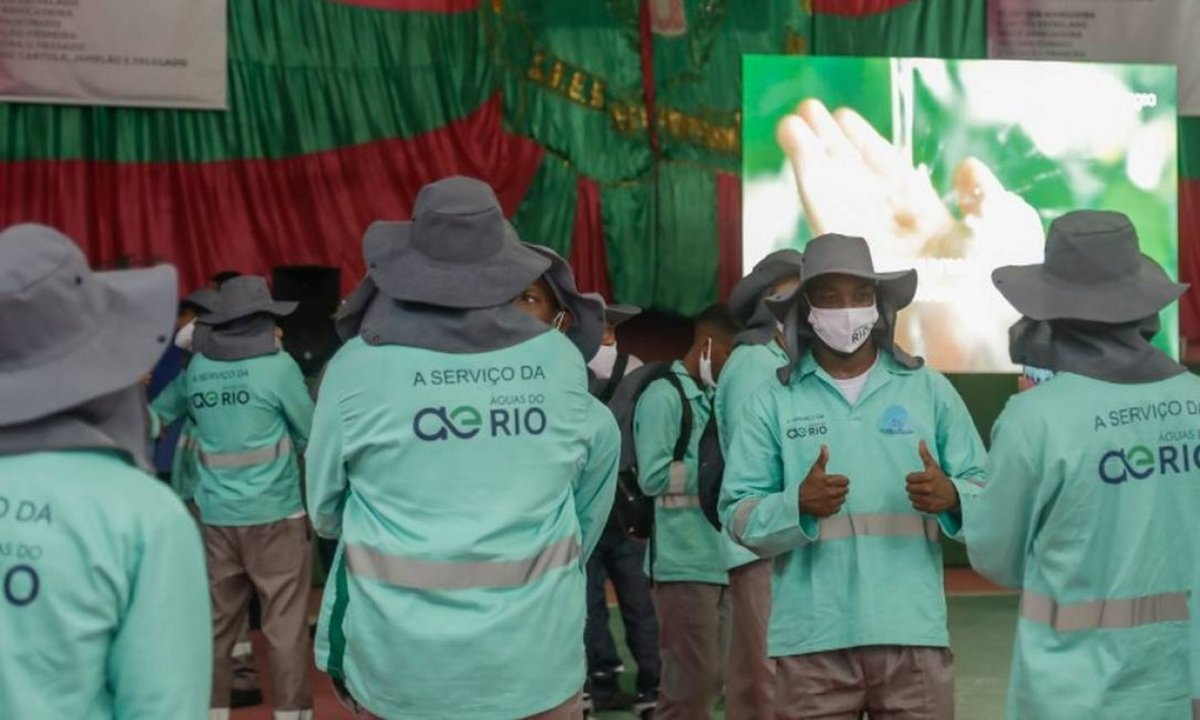 Cláudio Castro critica Cedae e diz que ela 'sempre foi usada politicamente' como 'cabide de empregos'