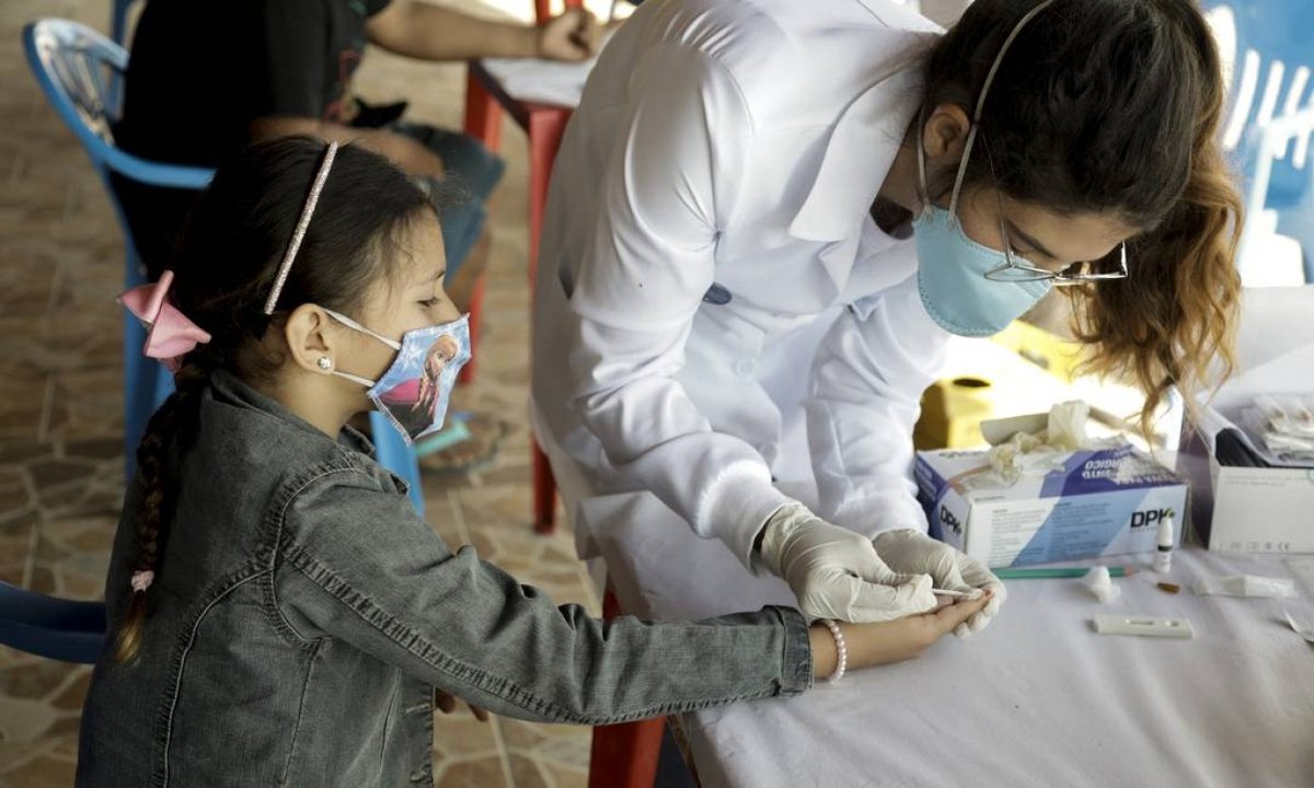 Covid-19: Casos de síndrome gripal entre crianças explodem no Rio; novo pico é quase 4 vezes maior que recorde anterior