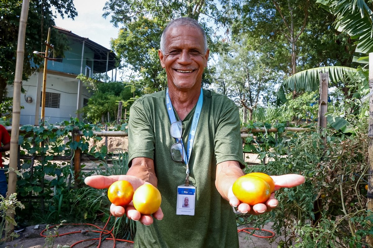 Da rua para a terra: homens que viveram nas ruas reconstroem a vida em horta no Rio